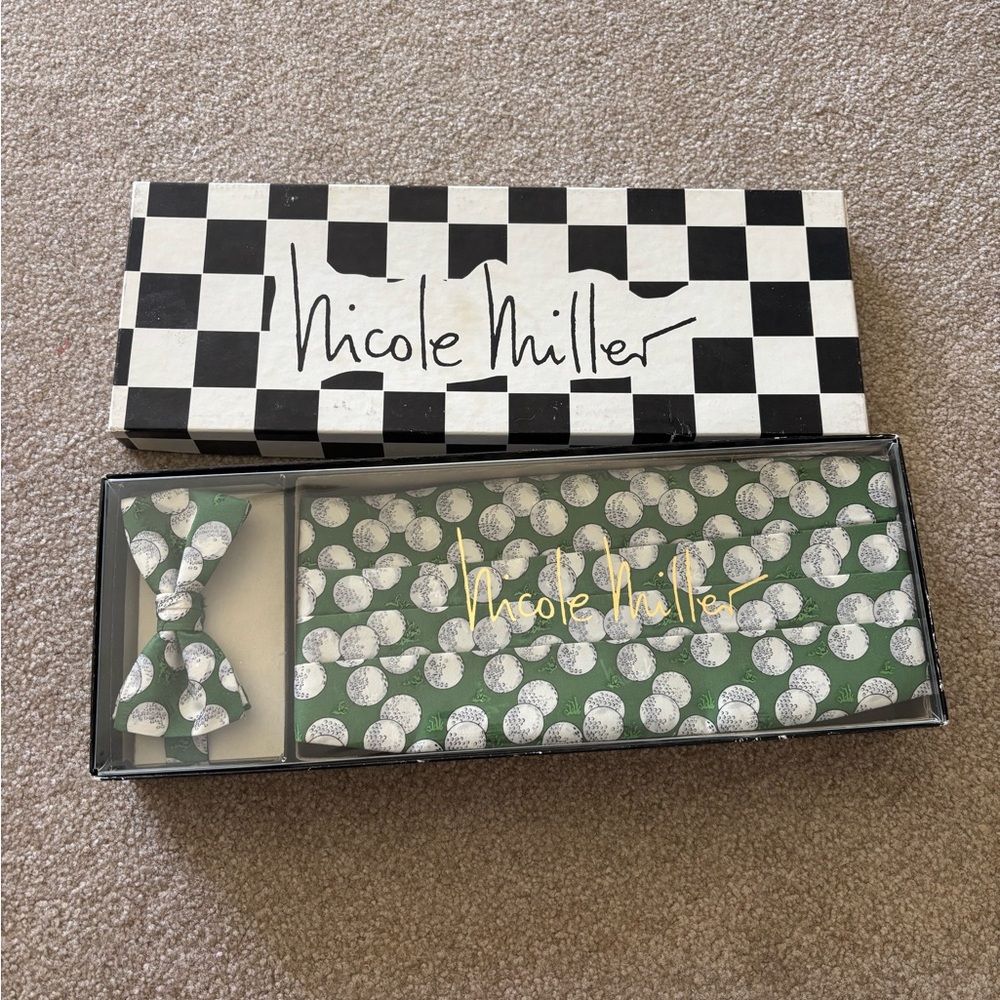 Nicole Miller Green and White Golf Ball Bow Tie and Cummerbund Set